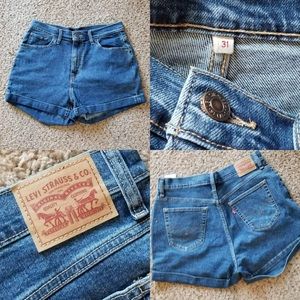 Levi’s women’s high waisted shorts✨